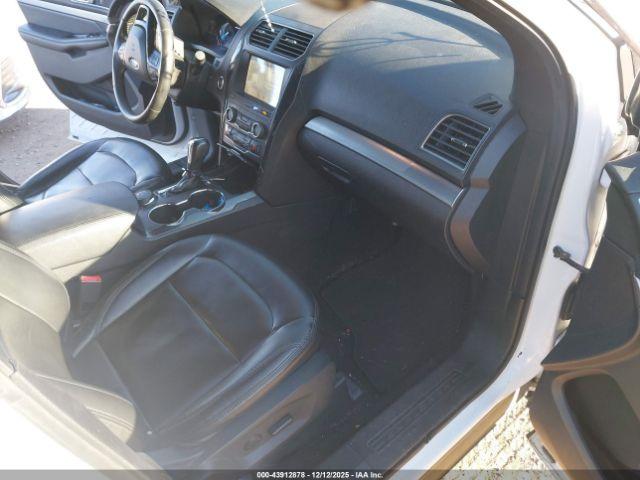 Ford Explorer Xlt Image 11