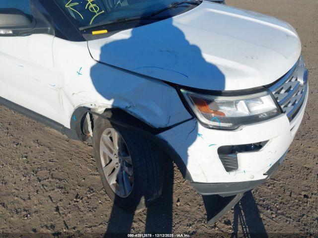 Ford Explorer Xlt Image 8