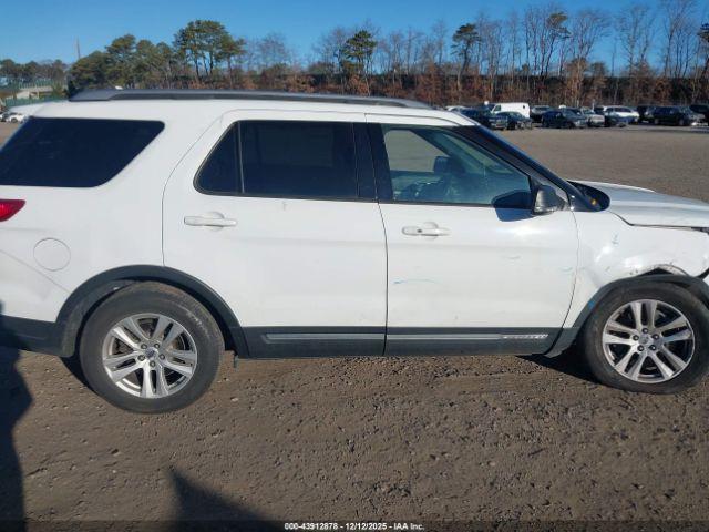 Ford Explorer Xlt Image 14