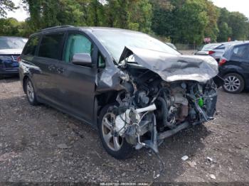  Salvage Toyota Sienna