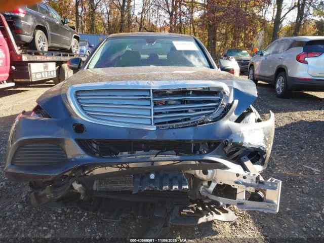 Mercedes-Benz C-Class Luxury 4matic Image 9