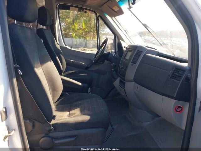 Mercedes-Benz Sprinter 2500 Normal Roof Image 7