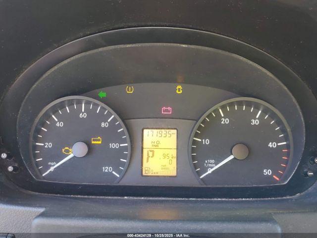 Mercedes-Benz Sprinter 2500 Normal Roof Image 6