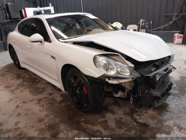  Salvage Porsche Panamera