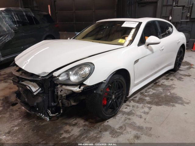 Porsche Panamera 4 Image 10