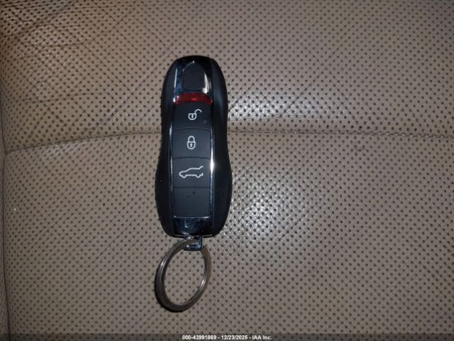 Porsche Panamera 4 Image 6