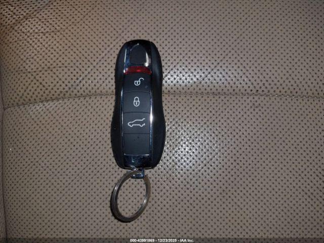 Porsche Panamera 4 Image 6