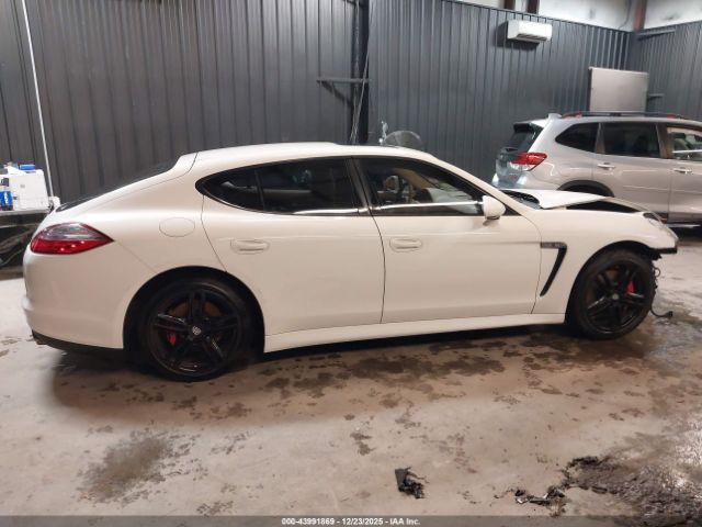 Porsche Panamera 4 Image 2