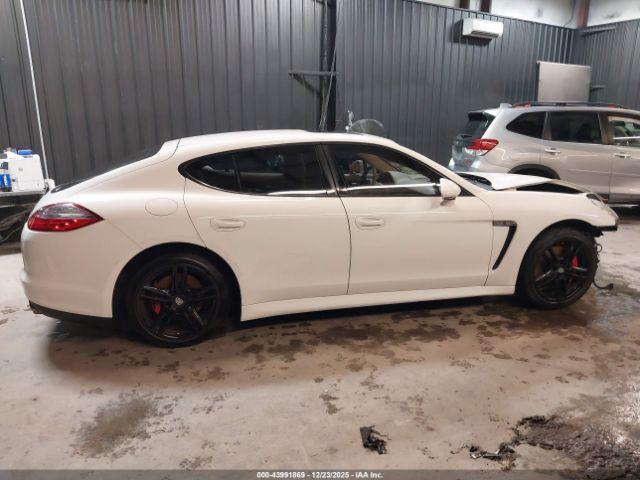 Porsche Panamera 4 Image 2
