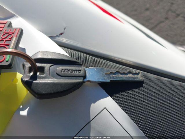 Ducati Hypermotard Image 11