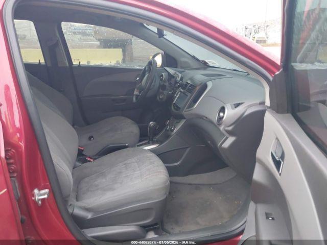 Chevrolet Sonic Lt Auto Image 4