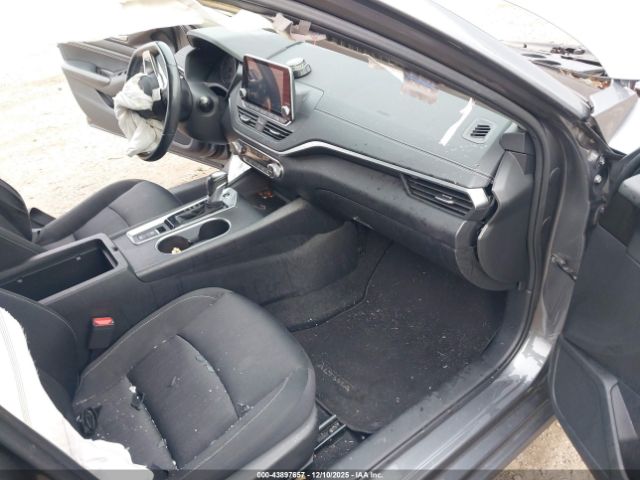 Nissan Altima 2.5 Sv Image 2