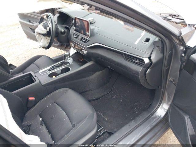 Nissan Altima 2.5 Sv Image 2