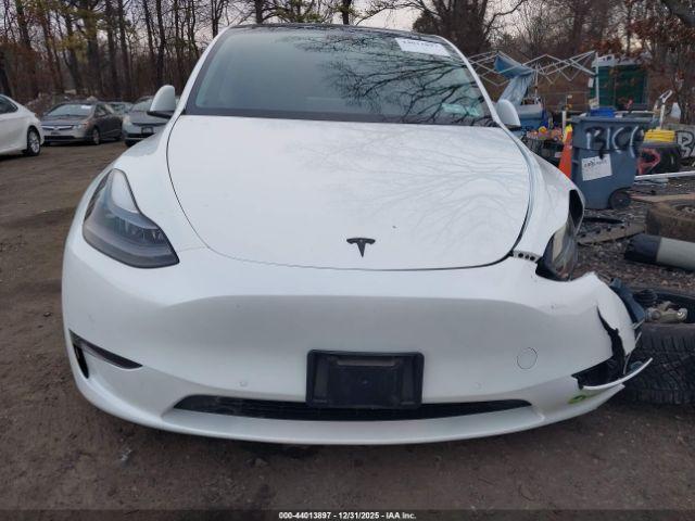 Tesla Model Y Performance Dual Motor All-wheel Drive Image 12