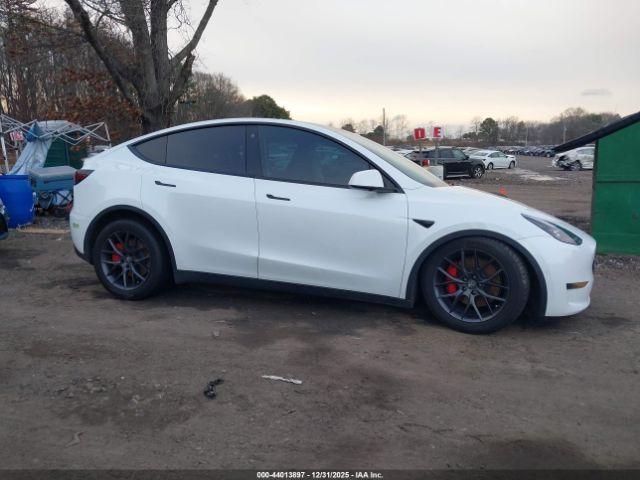 Tesla Model Y Performance Dual Motor All-wheel Drive Image 6