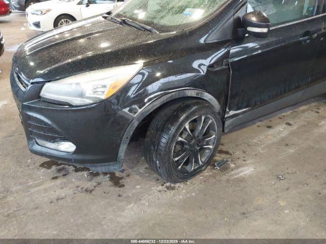 Ford Escape Titanium Image 12