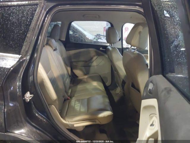 Ford Escape Titanium Image 16