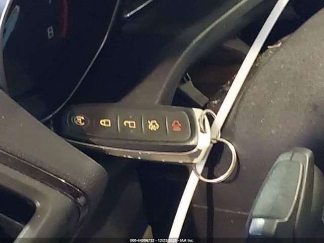 Ford Escape Titanium Image 6