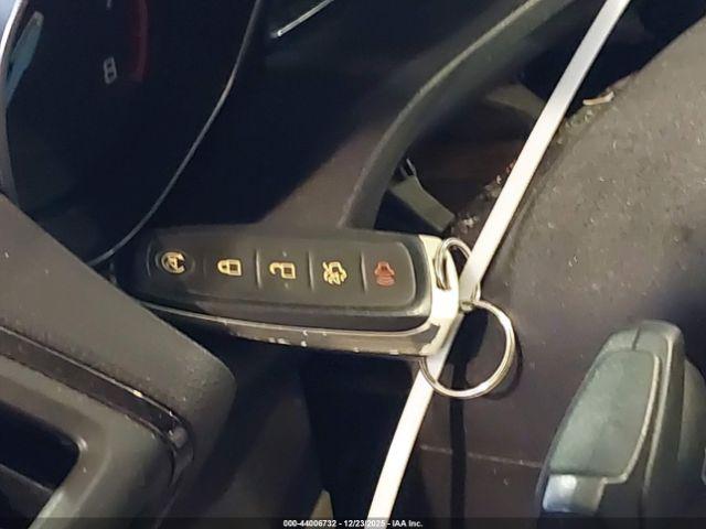 Ford Escape Titanium Image 6