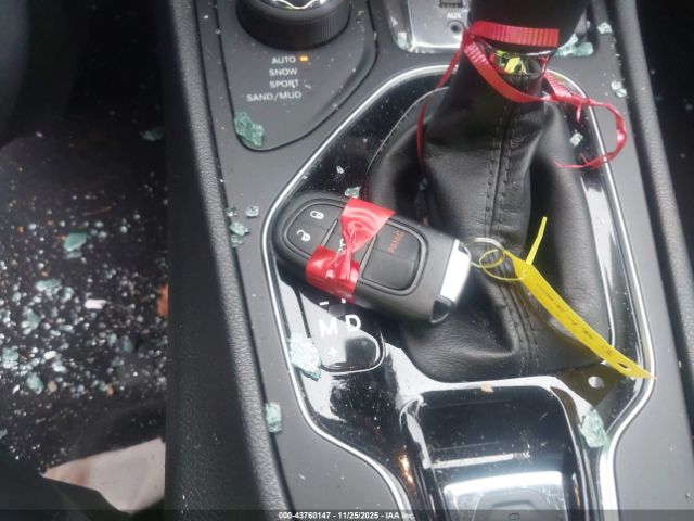 Jeep Cherokee Limited 4x4 Image 9