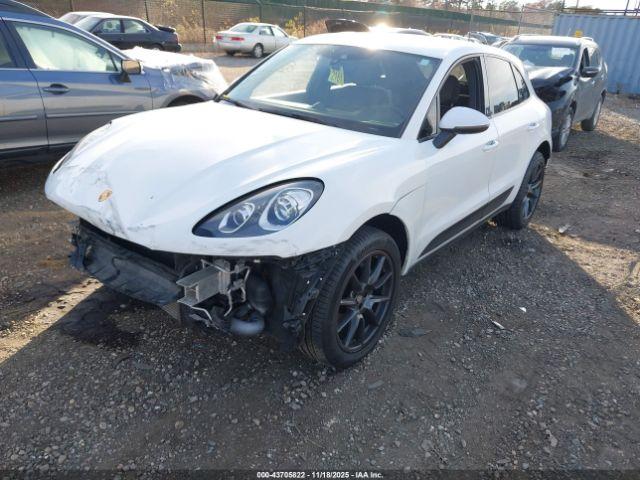 Porsche Macan Image 2
