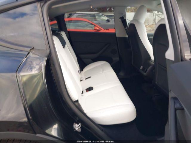 Tesla Model Y Performance Dual Motor All-wheel Drive Image 11