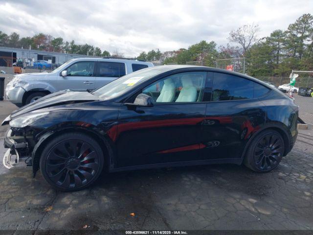 Tesla Model Y Performance Dual Motor All-wheel Drive Image 14