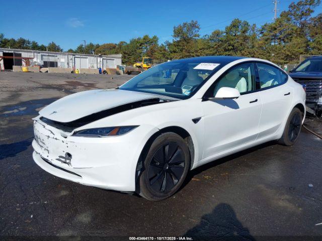 Tesla Model 3 Image 4