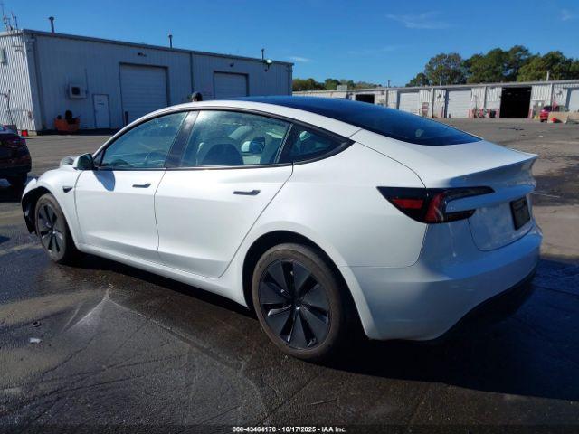 Tesla Model 3 Image 14