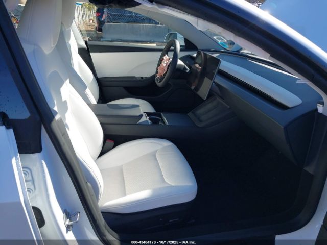 Tesla Model 3 Image 5