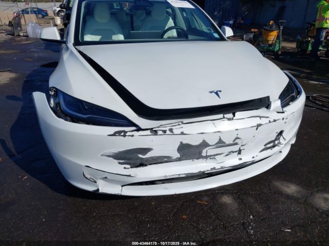 Tesla Model 3 Image 10