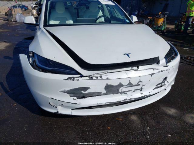 Tesla Model 3 Image 10