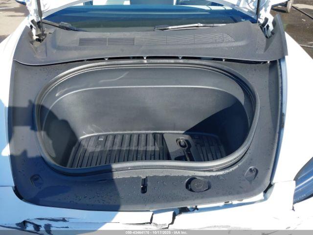 Tesla Model 3 Image 8