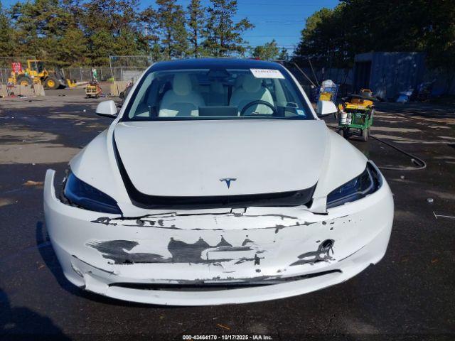 Tesla Model 3 Image 11