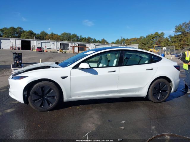 Tesla Model 3 Image 12