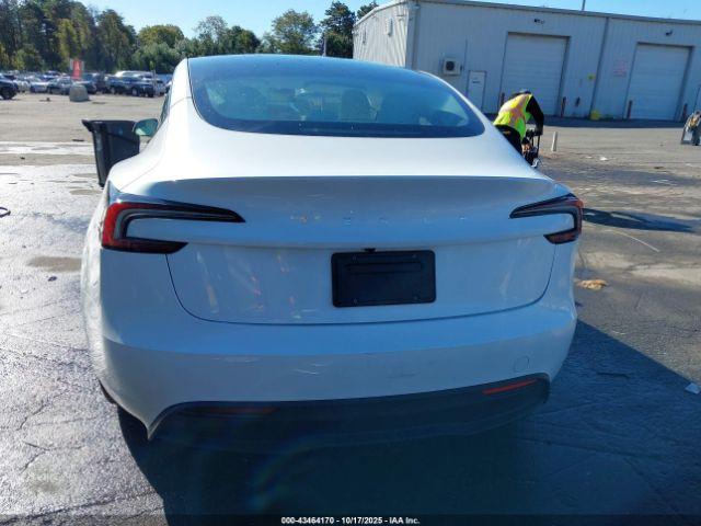 Tesla Model 3 Image 15
