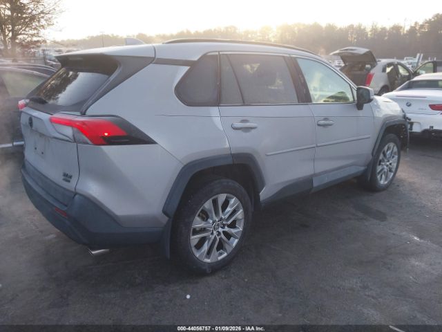 Toyota RAV4 Xle Premium Image 3