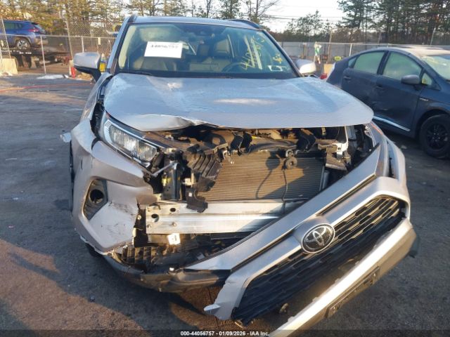 Toyota RAV4 Xle Premium Image 16