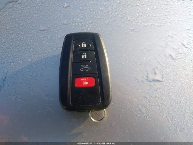 Toyota RAV4 Xle Premium Image 10