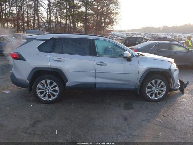 Toyota RAV4 Xle Premium Image 12