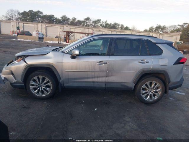 Toyota RAV4 Xle Premium Image 4