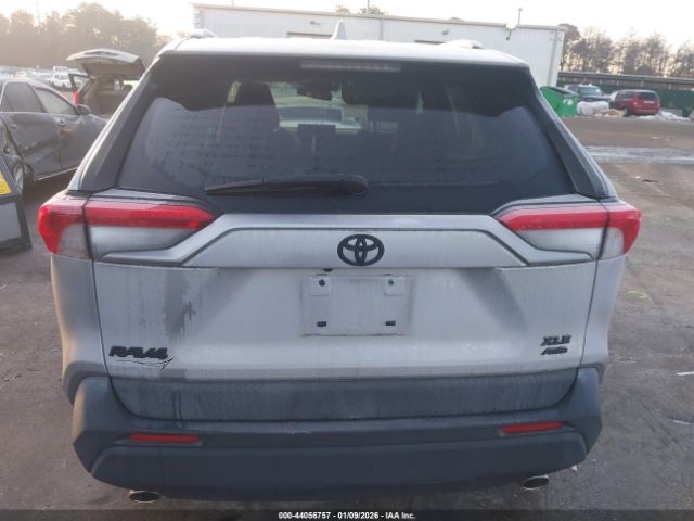 Toyota RAV4 Xle Premium Image 15