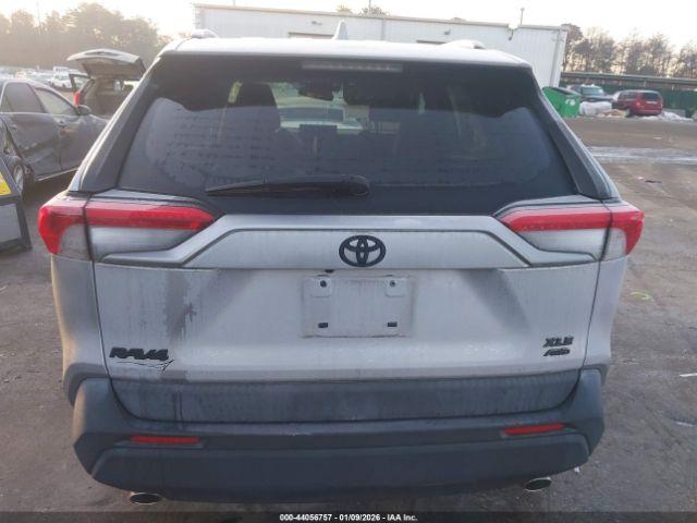 Toyota RAV4 Xle Premium Image 15