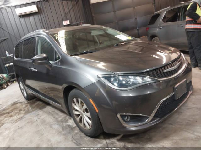 Chrysler Pacifica Touring-l Image 1