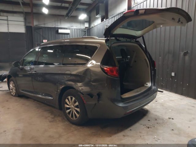 Chrysler Pacifica Touring-l Image 13