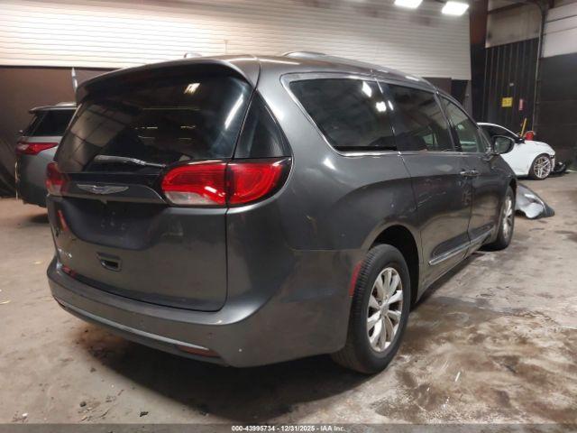 Chrysler Pacifica Touring-l Image 16