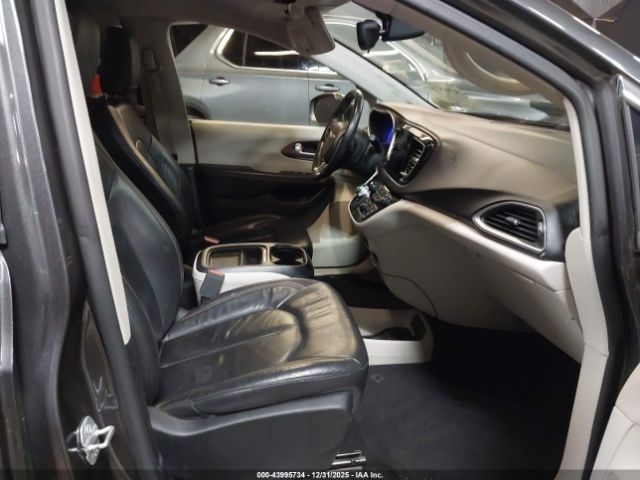 Chrysler Pacifica Touring-l Image 14