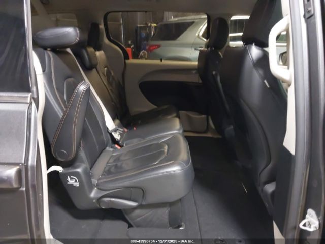 Chrysler Pacifica Touring-l Image 4