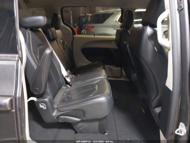 Chrysler Pacifica Touring-l Image 4