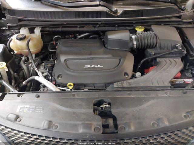 Chrysler Pacifica Touring-l Image 2